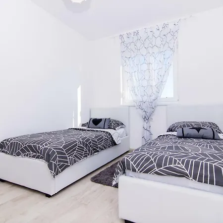 Hebrang 8 Apartament *