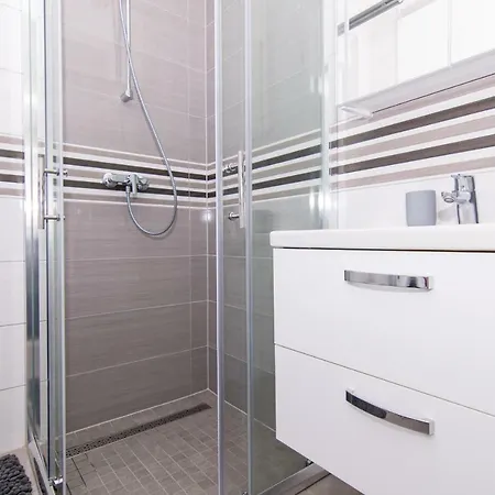 Apartament Hebrang 8 *