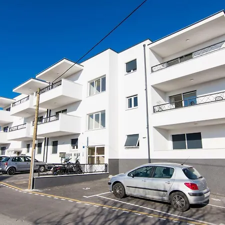 Hebrang 8 Daire Trogir