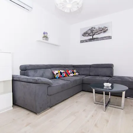 Hebrang 8 Daire Trogir
